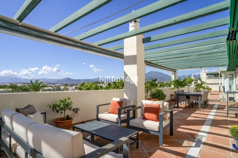 R5173996 | Penthouse in Nueva Andalucía – € 1,095,000 – 3 beds, 2 baths