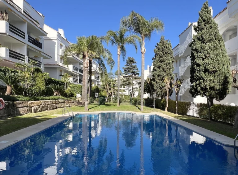 R4949395 | Middle Floor Apartment in Guadalmina Baja – € 479,000 – 3 beds, 2 baths