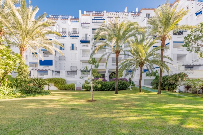 R4387264 | Middle Floor Apartment in Puerto Banús – € 1,195,000 – 2 beds, 2 baths