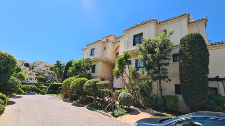 R5151799 | Middle Floor Apartment in Benahavís – € 550,000 – 2 beds, 2 baths