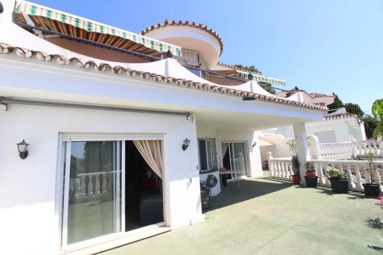 R5126206 | Detached Villa in Nueva Andalucía – € 750,000 – 4 beds, 2.5 baths