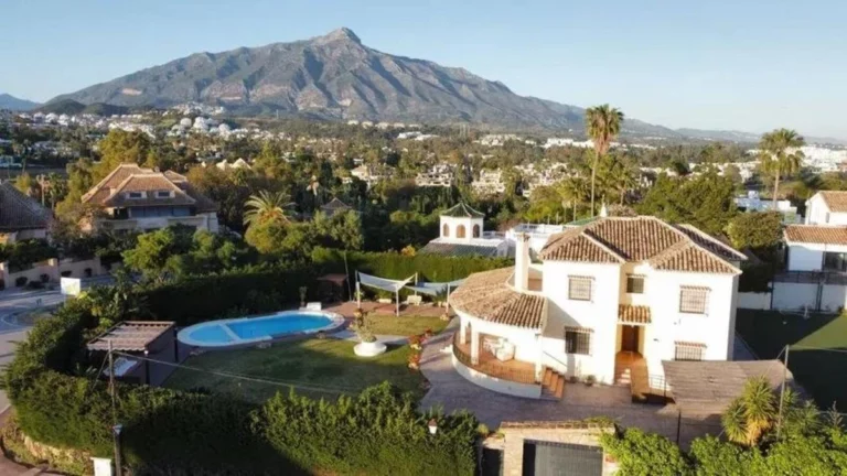 R5038708 | Detached Villa in Nueva Andalucía – € 2,525,000 – 6 beds, 4 baths