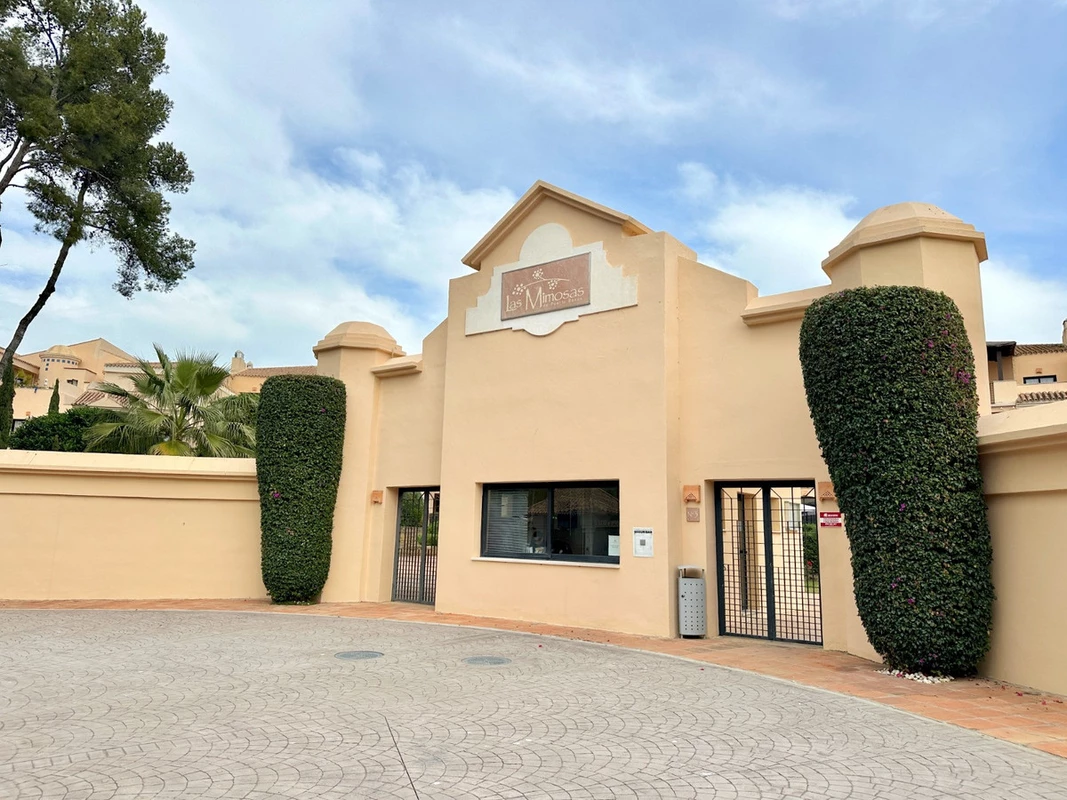 2-5bd7b9d04b45e33852eaf0ec6670150d