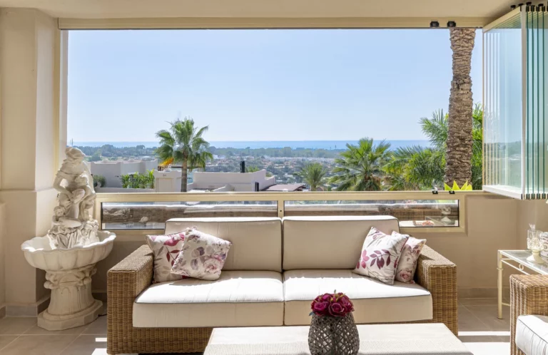 R4992022 | Middle Floor Apartment in Estepona – € 579,000 – 2 beds, 2 baths