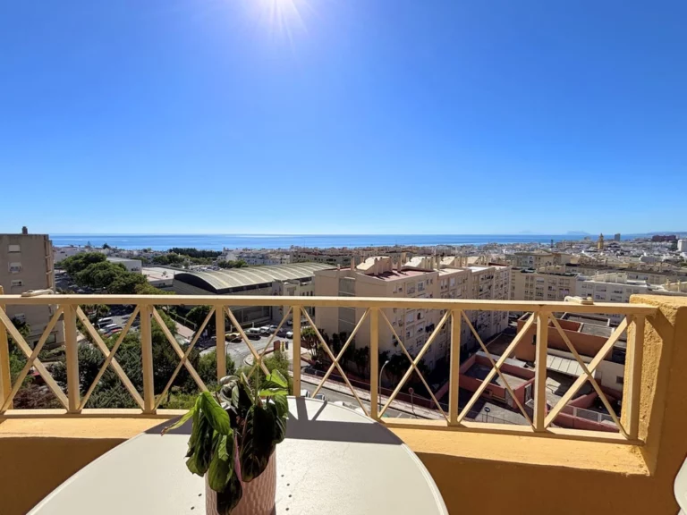 R5201368 | Middle Floor Apartment in Estepona – € 365,000 – 4 beds, 2 baths