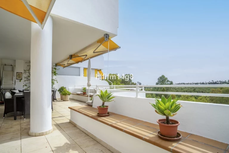 R5173993 | Middle Floor Apartment in Guadalmina Alta – € 695,000 – 2 beds, 2 baths