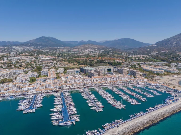 R5146246 | Penthouse Duplex in Puerto Banús – € 850,000 – 3 beds, 3 baths