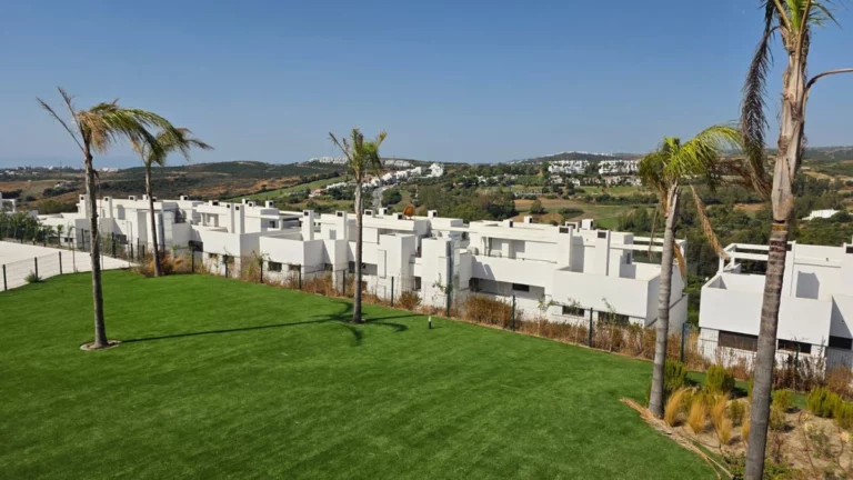 R5130898 | Middle Floor Apartment in Estepona – € 440,000 – 2 beds, 2 baths