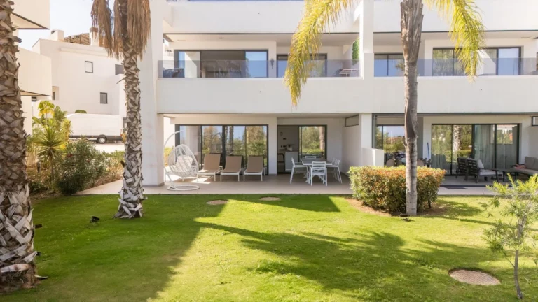 R5192098 | Ground Floor Apartment in Estepona – € 890,000 – 3 beds, 2.5 baths