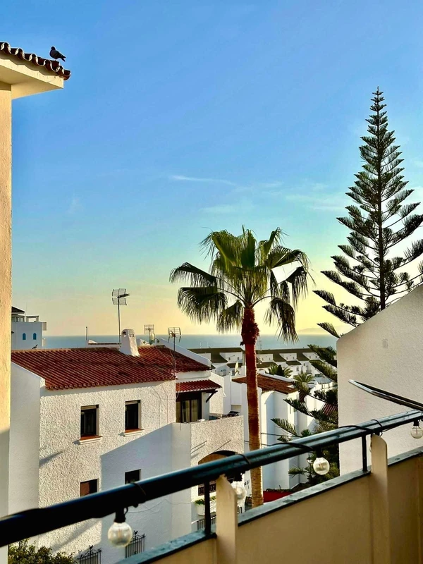 R5179510 | Middle Floor Apartment in Estepona – € 305,000 – 2 beds, 1 baths