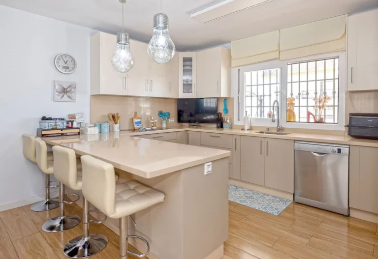 R5184193 | Townhouse in San Pedro de Alcántara – € 885,000 – 5 beds, 5 baths