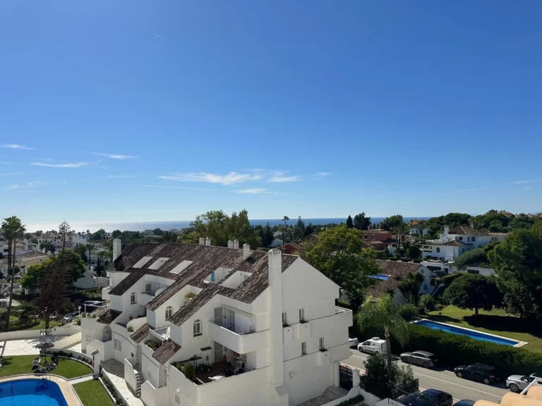 R4993951 | Penthouse Duplex in Nueva Andalucía – € 675,000 – 2 beds, 2.5 baths