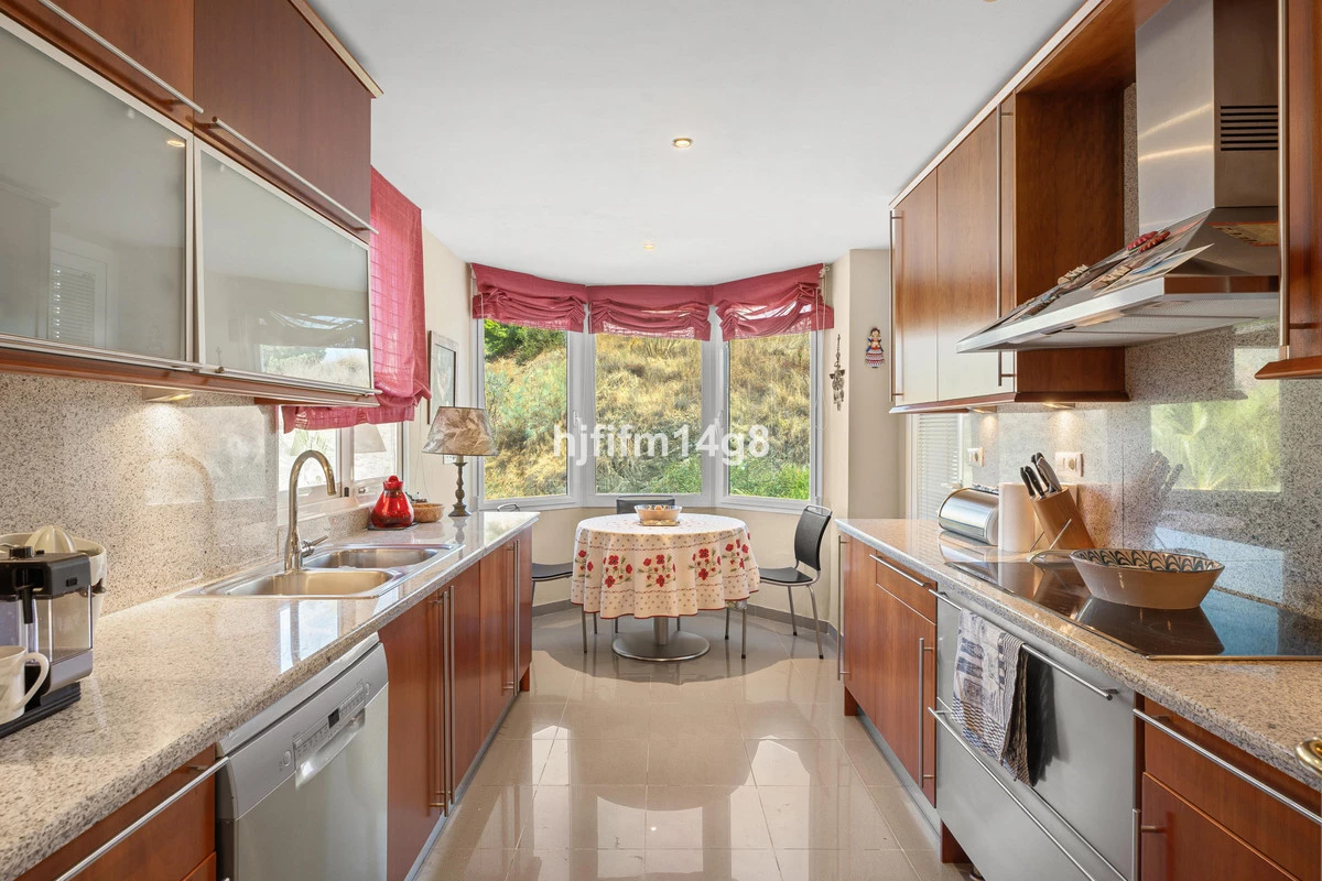 8-e64a9055bba3e77ac8aca3b893cdf826