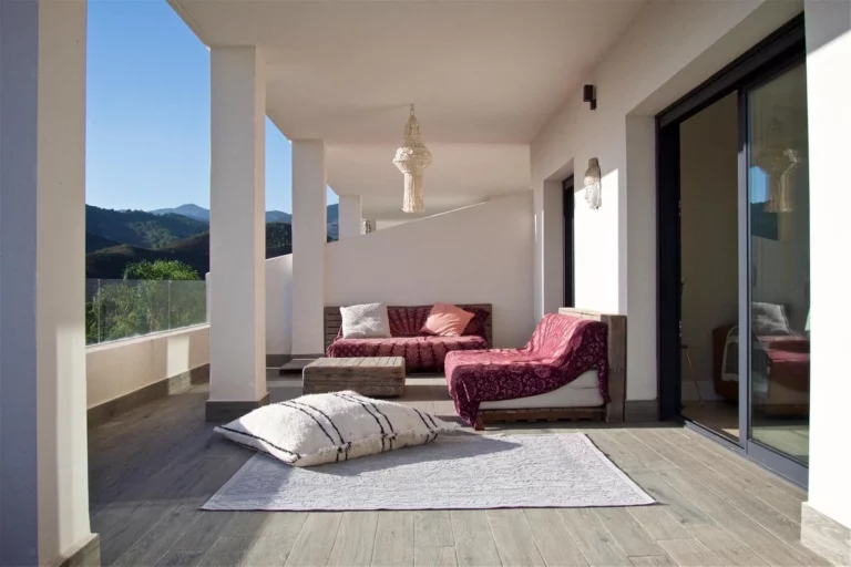 R5196934 | Middle Floor Apartment in Selwo – € 385,000 – 2 beds, 2 baths