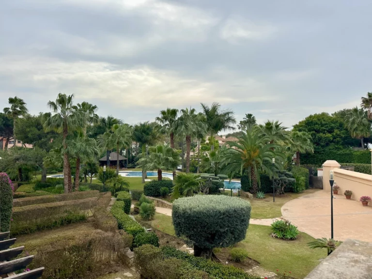 R4967344 | Middle Floor Apartment in Puerto Banús – € 760,000 – 2 beds, 3 baths