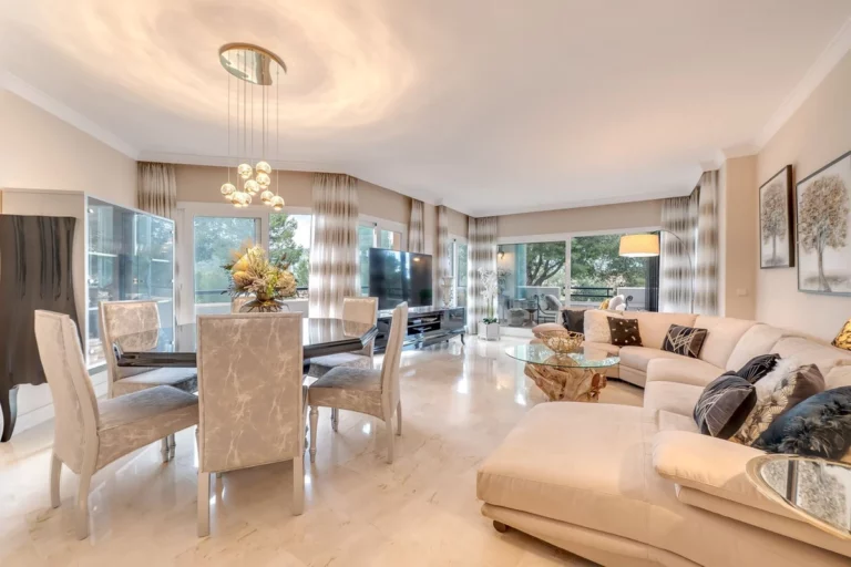 R5002312 | Middle Floor Apartment in Elviria – € 549,000 – 3 beds, 3 baths