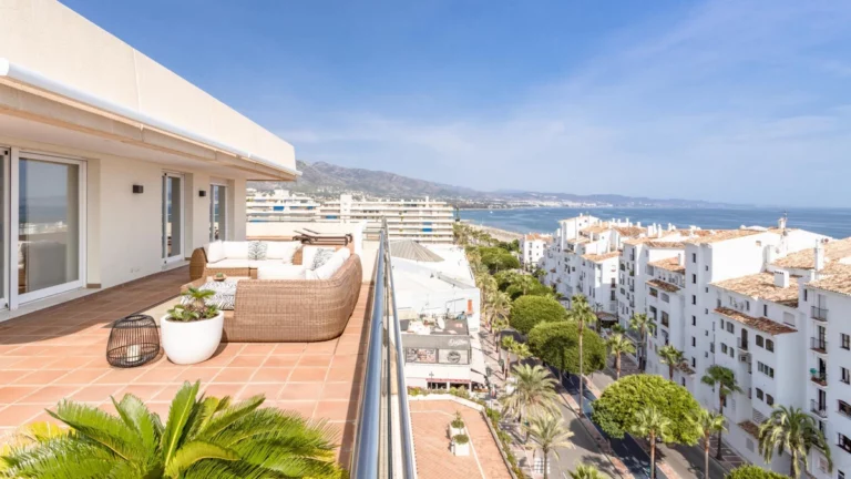 R5183959 | Penthouse in Puerto Banús – € 2,300,000 – 3 beds, 2 baths