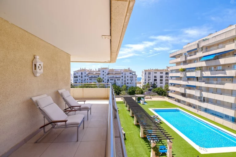 R5203030 | Middle Floor Apartment in Puerto Banús – € 995,000 – 3 beds, 2 baths