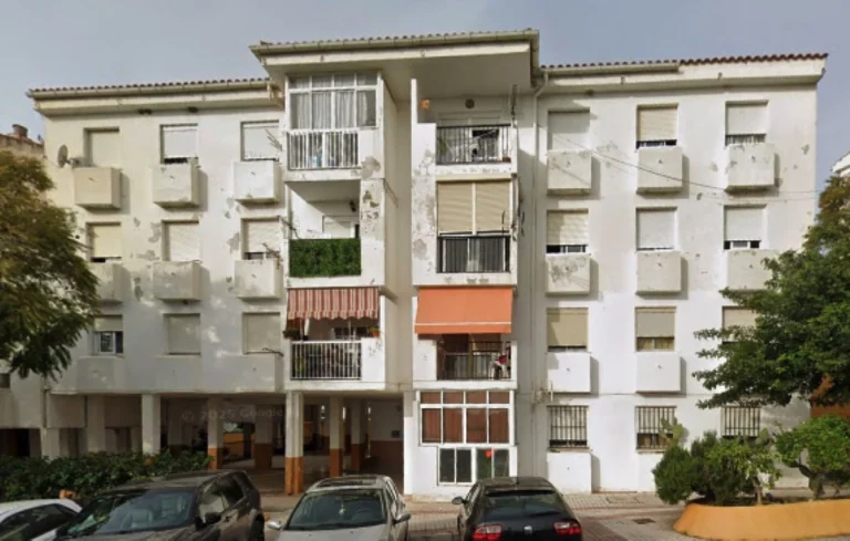 R5179654 | Middle Floor Apartment in Estepona – € 290,000 – 4 beds, 2 baths