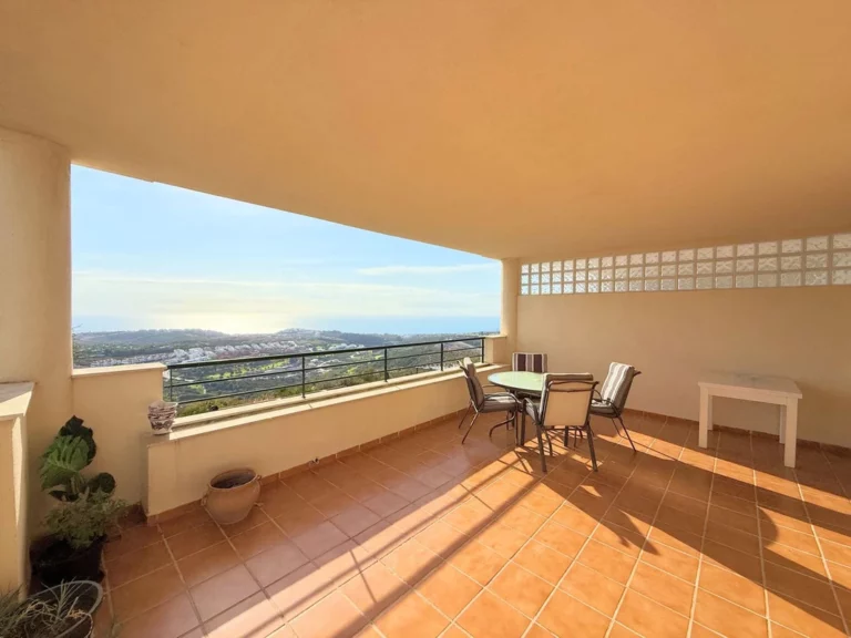 R5189314 | Middle Floor Apartment in Casares Playa – € 299,000 – 3 beds, 2 baths
