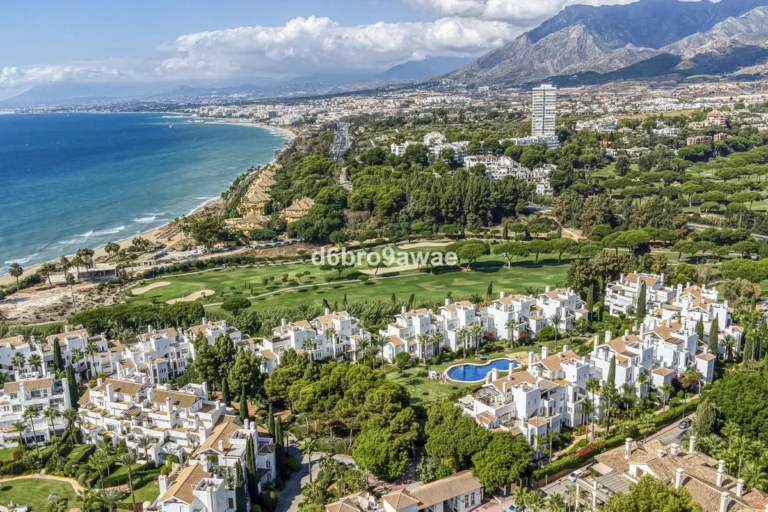 R5211607 | Middle Floor Apartment in Marbella – € 1,750,000 – 3 beds, 3 baths