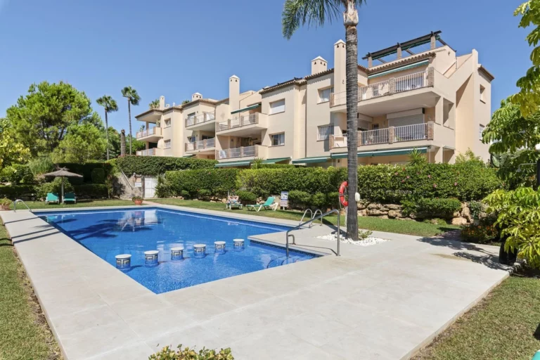 R5143657 | Penthouse in Nueva Andalucía – € 649,000 – 3 beds, 2 baths