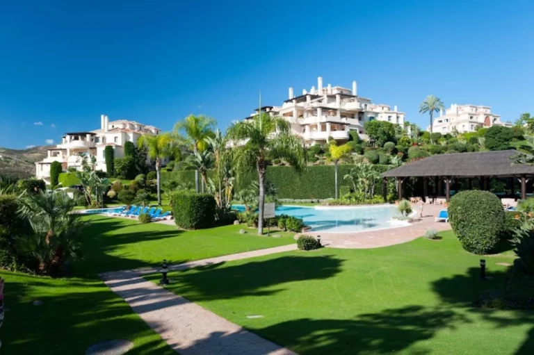 R5050267 | Middle Floor Apartment in Benahavís – € 579,000 – 2 beds, 2 baths