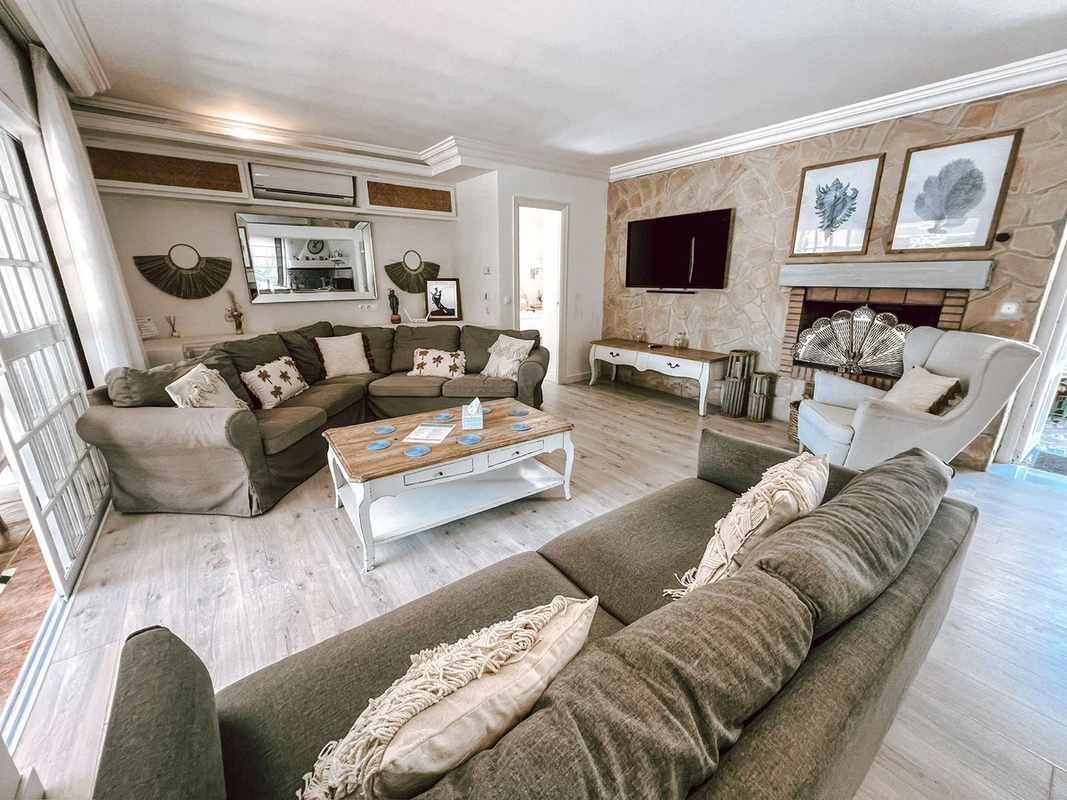 8-e64a9055bba3e77ac8aca3b893cdf826