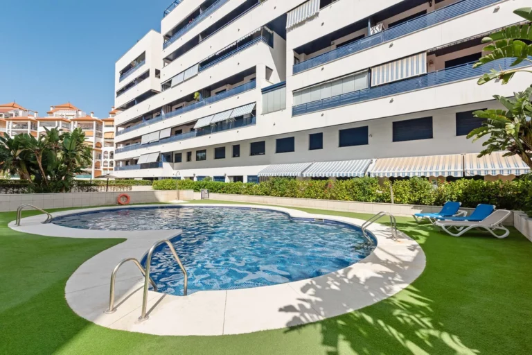 R5072365 | Middle Floor Apartment in Estepona – € 375,000 – 2 beds, 2 baths