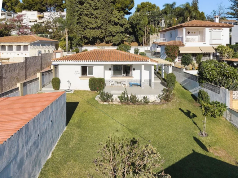 R5216698 | Detached Villa in Nueva Andalucía – € 675,000 – 2 beds, 1 baths