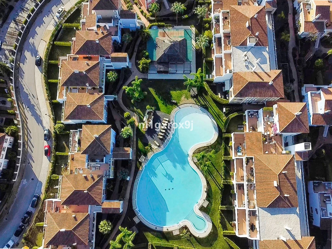 2-5bd7b9d04b45e33852eaf0ec6670150d