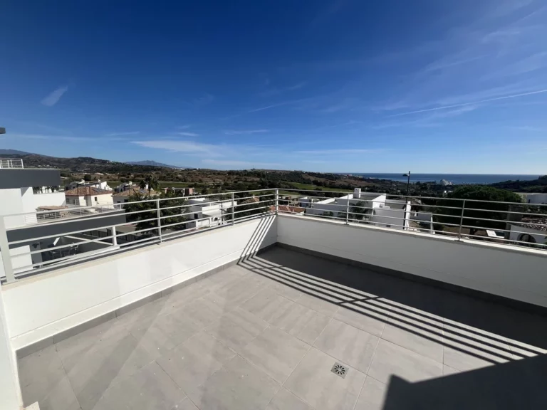 R5217892 | Middle Floor Apartment in Estepona – € 389,000 – 2 beds, 2 baths