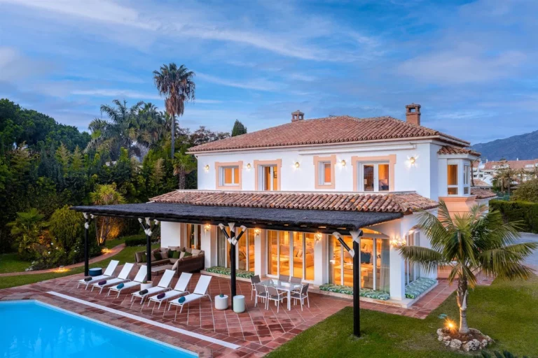 R5166772 | Detached Villa in Guadalmina Baja – € 3,250,000 – 6 beds, 6.5 baths