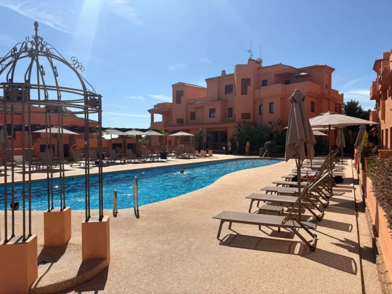 R5221693 | Middle Floor Apartment in Benahavís – € 250,000 – 1 beds, 1 baths