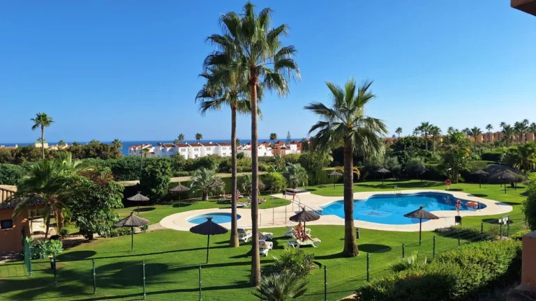 R5057500 | Middle Floor Apartment in Casares Playa – € 350,000 – 2 beds, 2 baths