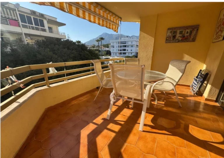 R5218573 | Middle Floor Apartment in Marbella – € 650,000 – 2 beds, 2 baths