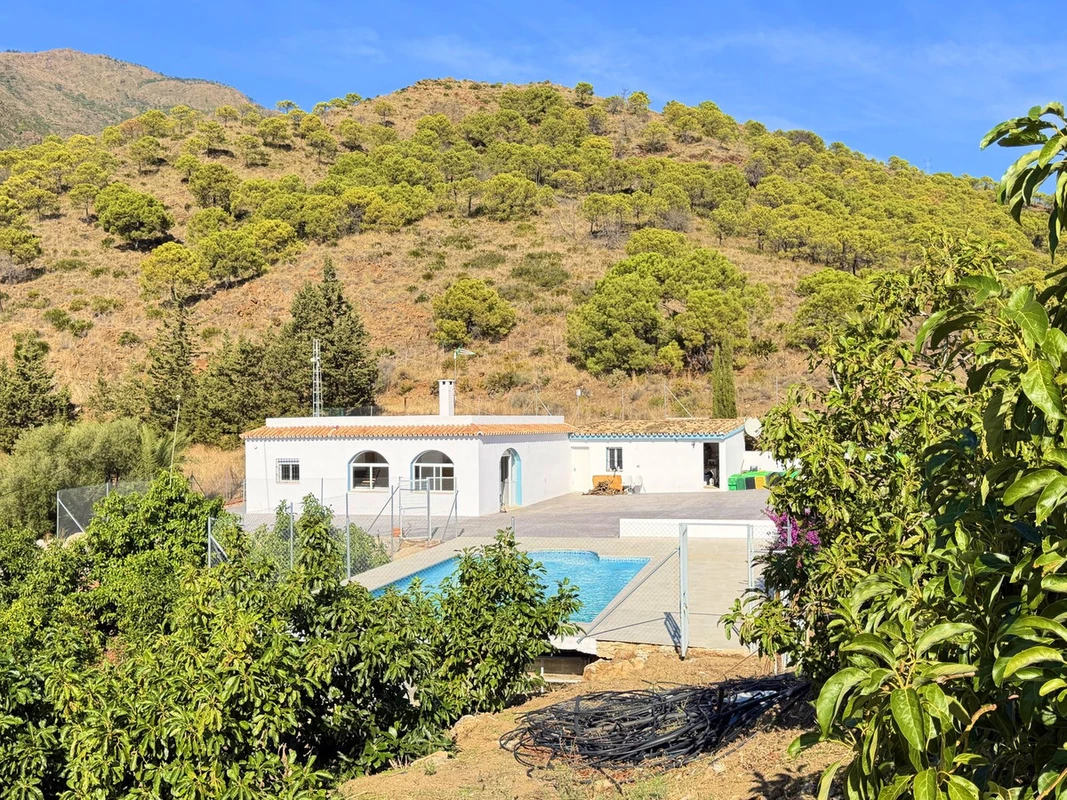 2-5bd7b9d04b45e33852eaf0ec6670150d