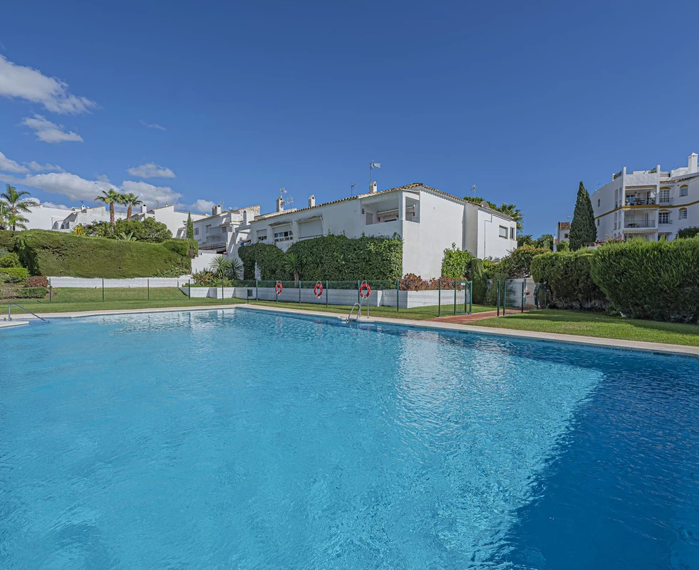 2-5bd7b9d04b45e33852eaf0ec6670150d