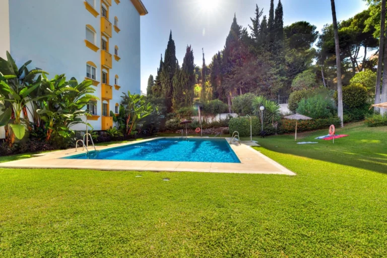 R5150911 | Middle Floor Studio in Marbella – € 495,000 – 2 beds, 2 baths