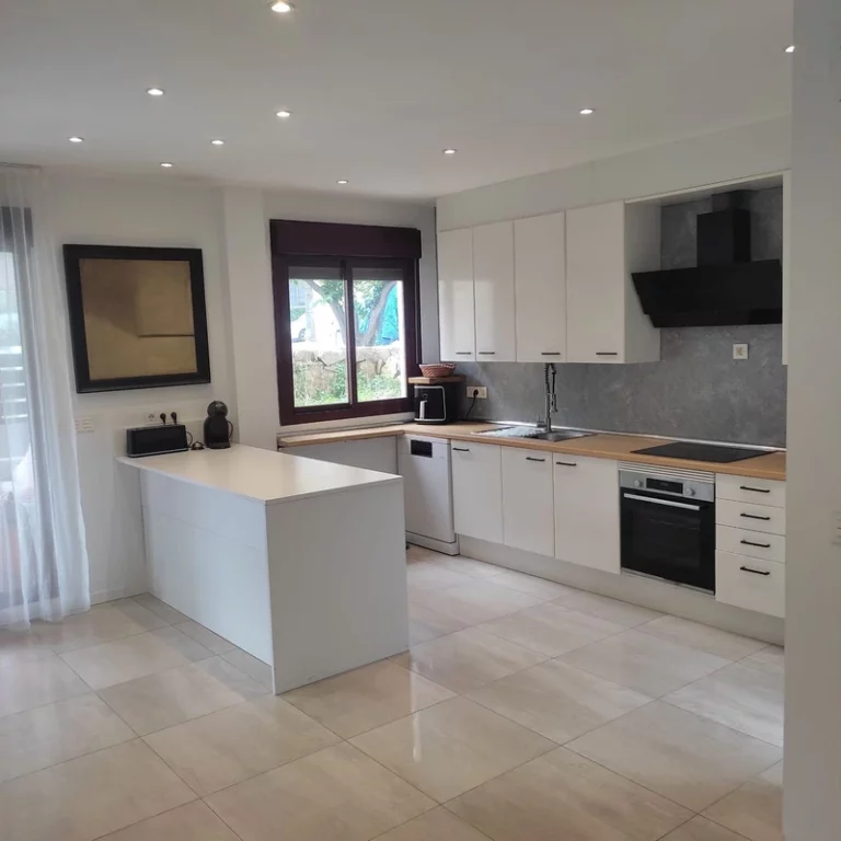 R5010481 | Detached Villa in Selwo – € 650,000 – 5 beds, 5 baths