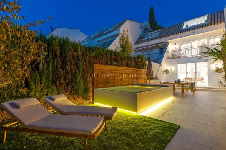 885-00468P | Town House in Marbella Golden Mile – € 1,169,000 – 4 beds, 4 baths