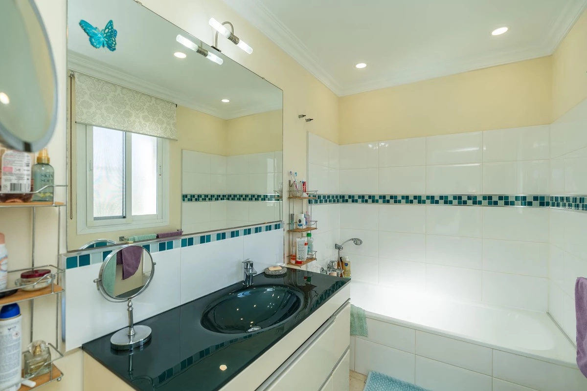 9-467d0cee5b725f3ef65f102a0c2e69c0