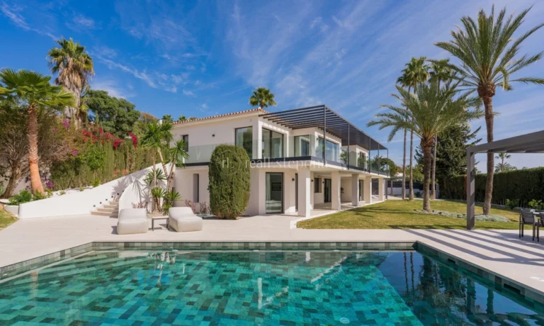 6186 | Villa in Marbella Golden Mile – € 4,490,000 – 5 beds, 5 baths
