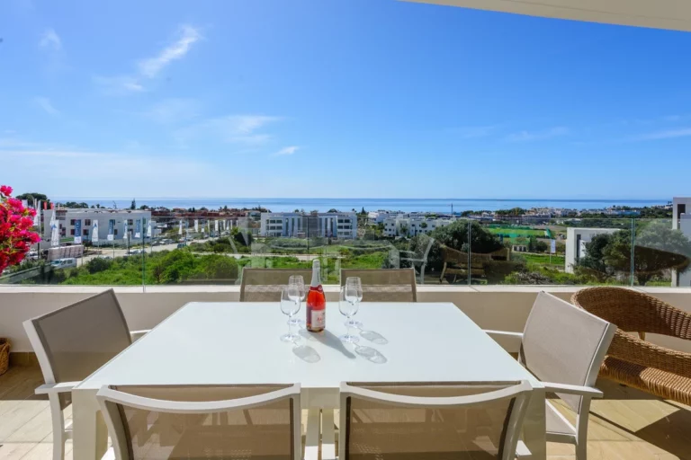 R5204596 | Middle Floor Apartment in Estepona – € 460,000 – 2 beds, 2 baths