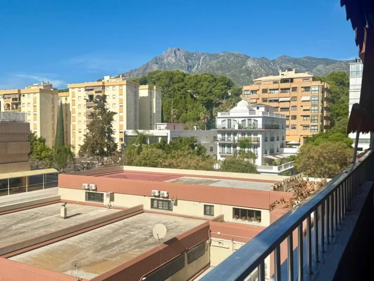 R5217664 | Middle Floor Apartment in Marbella – € 370,000 – 2 beds, 1 baths