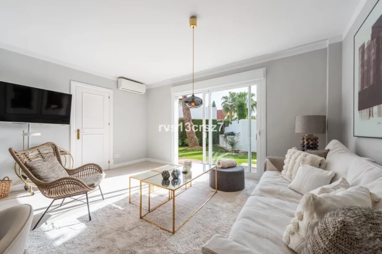 R5214325 | Ground Floor Apartment in Nueva Andalucía – € 795,000 – 4 beds, 2 baths