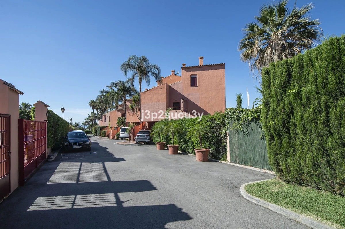 2-5bd7b9d04b45e33852eaf0ec6670150d