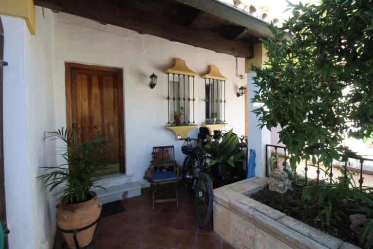 R5212933 | Townhouse in Estepona – € 550,000 – 5 beds, 4 baths