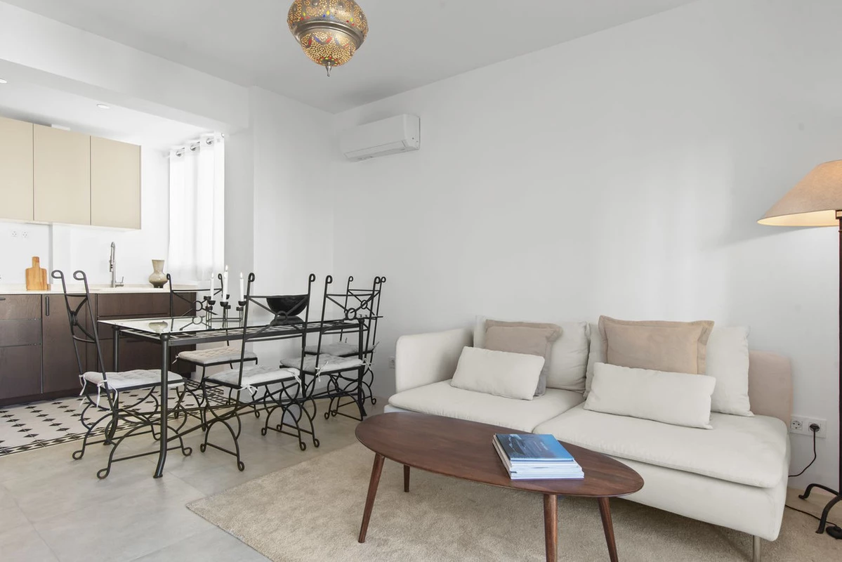 8-e64a9055bba3e77ac8aca3b893cdf826