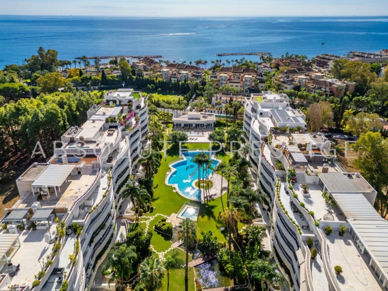 R5214586 | Middle Floor Apartment in Puerto Banús – € 2,500,000 – 3 beds, 4.5 baths
